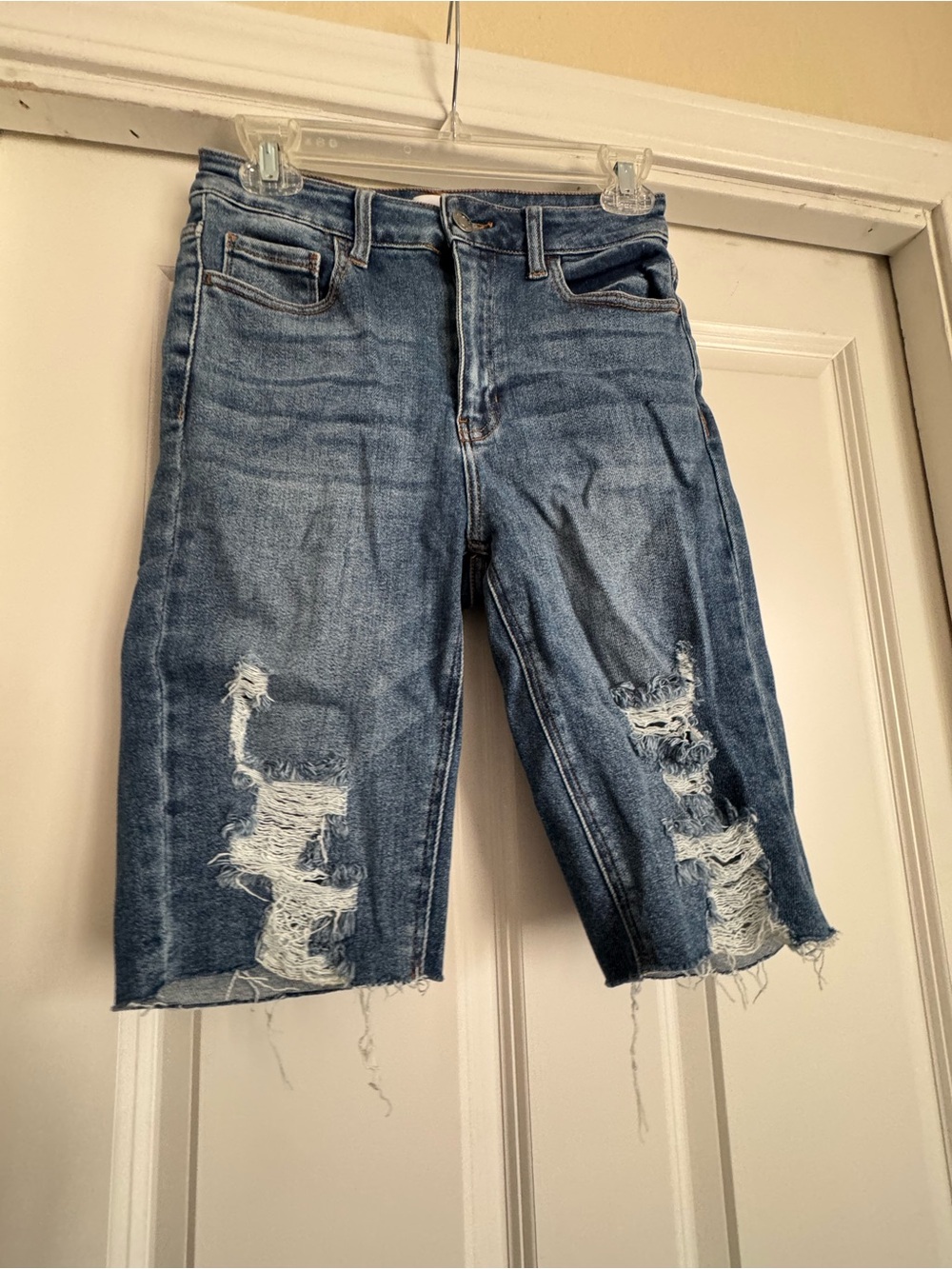 Cello Size Medium Distressed Bermuda Medium Wash Raw Hem Jean Shorts AB67808MD